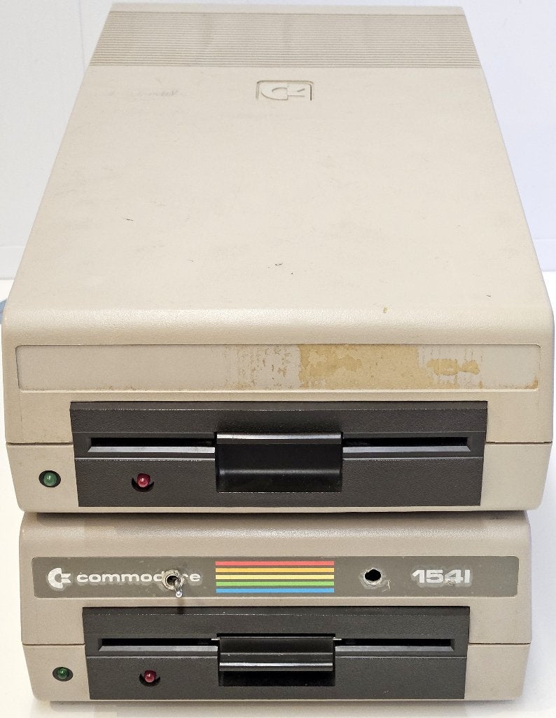 2x Defecte Aangepaste Commodore 1541 (Commodore 64) Drive, Computers en Software, Vintage Computers, Ophalen of Verzenden