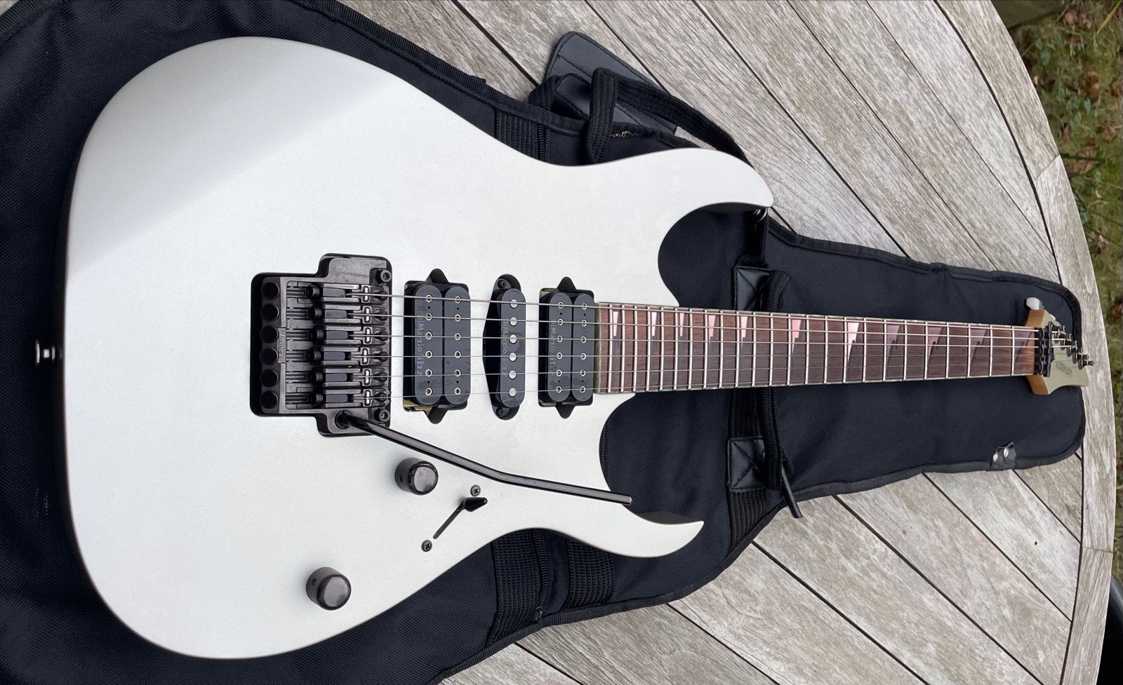 Ibanez Prestige RG2570 EX Vital Silver (2003), Ophalen, Zo goed als nieuw, Solid body, Ibanez