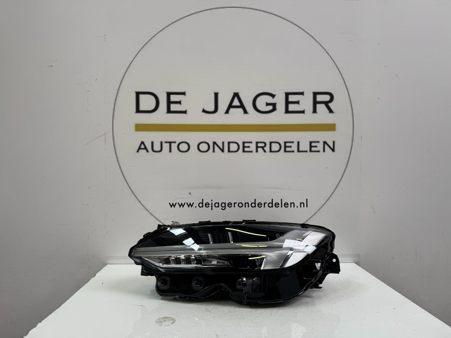 VOLVO S90 V90 VOL LED KOPLAMP LINKS 32342464, Gebruikt, Gunnar Engellaus vag 8
405 31  Gothenburg, SE, Info@volvocars.com, Ophalen of Verzenden