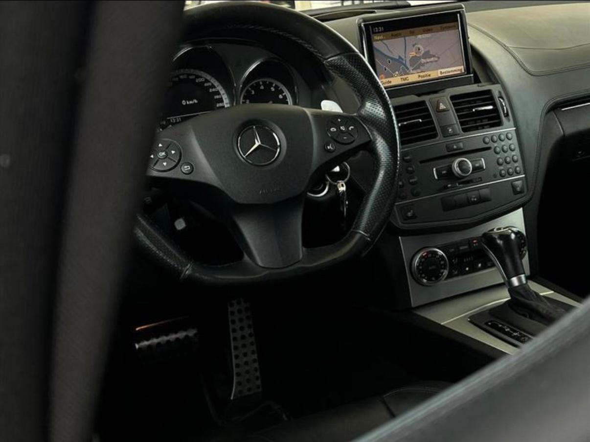 Foto 5 van Mercedes C63 AMG 6.2 V8 457PK – Te Huur - Auto Verhuur