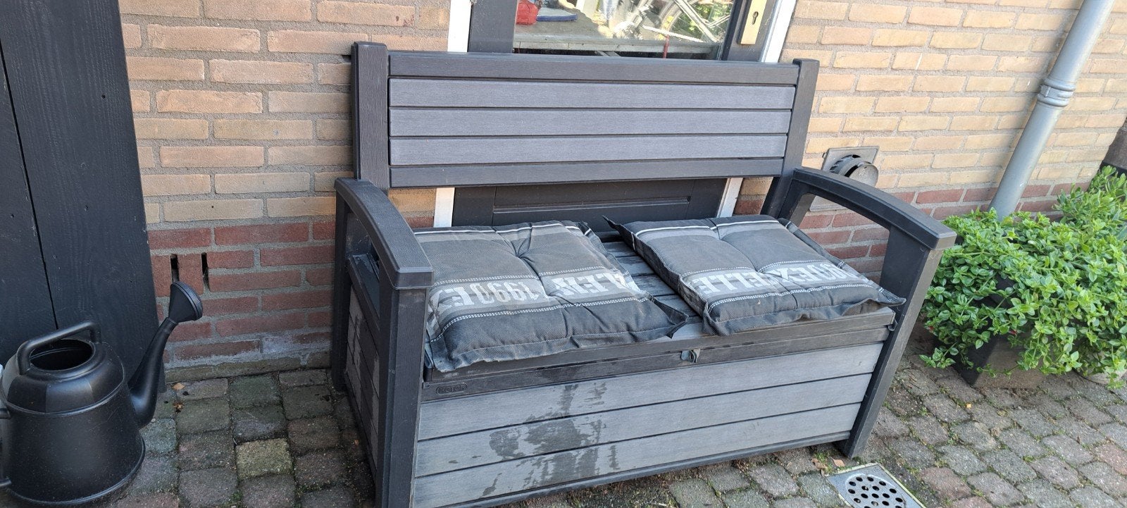 keter ashwood kunstof buitenbank antraciet, Tuin en Terras, Tuinbanken, Ophalen, Zo goed als nieuw, Kunststof