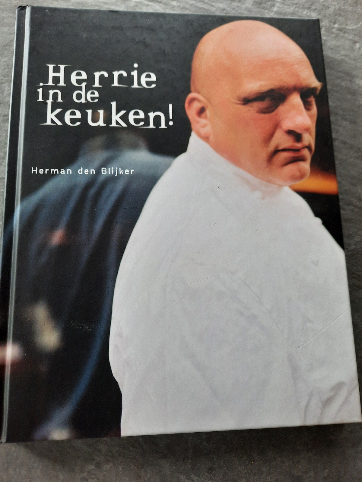 Herman den Blijker Herrie in de keuken boek is ZGAN, Boeken, Ophalen of Verzenden, Zo goed als nieuw