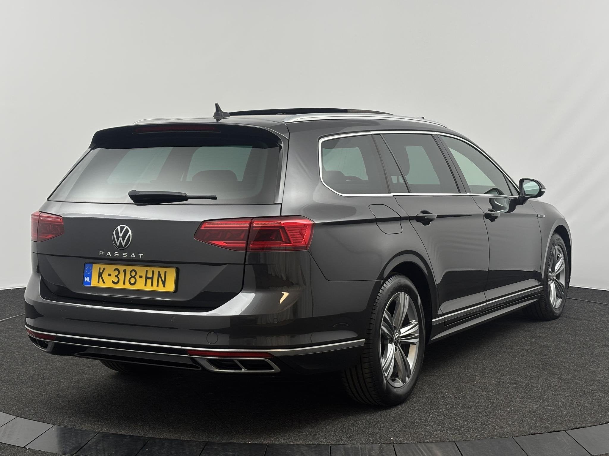 Volkswagen Passat Variant 1.5 TSI 150pk DSG R-Line Business, Auto's, 730 kg, 4 cilinders, Origineel Nederlands, 1600 kg