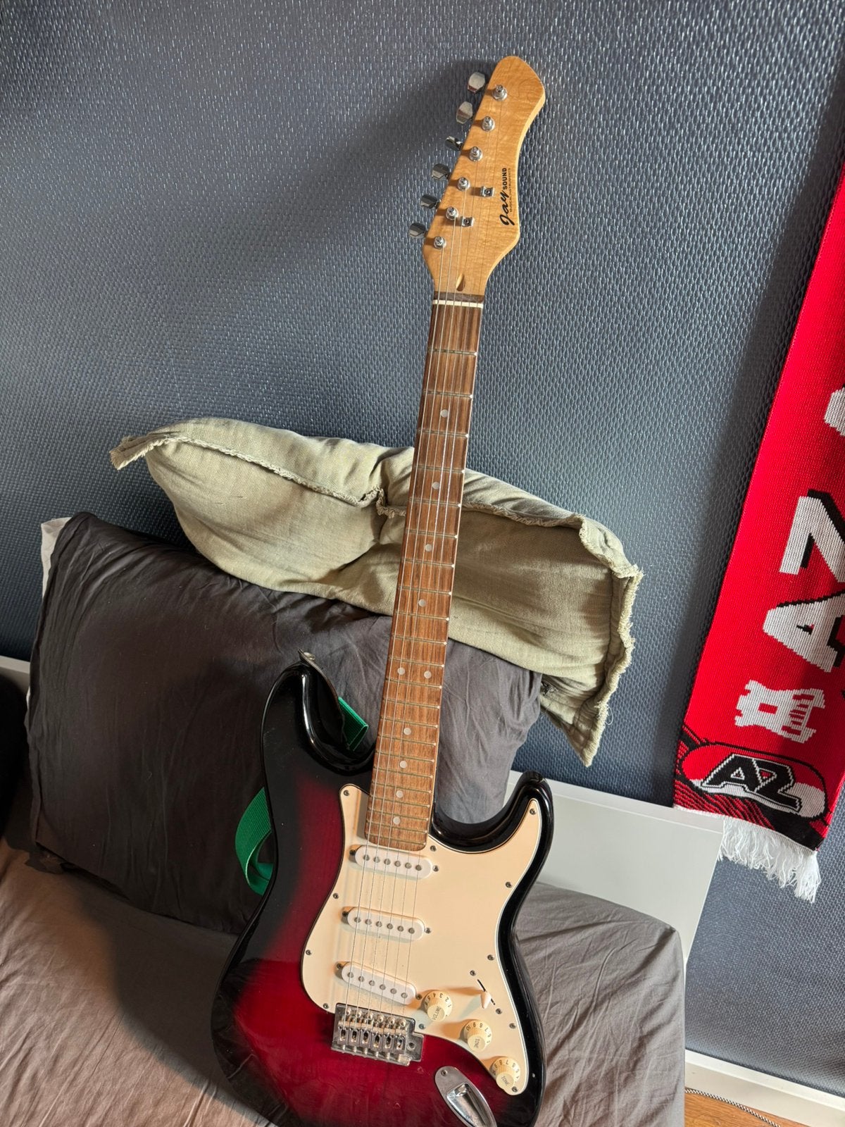 Electrische gitaar + versterker, Muziek en Instrumenten, Met versterker, Zo goed als nieuw, Solid body, Ophalen