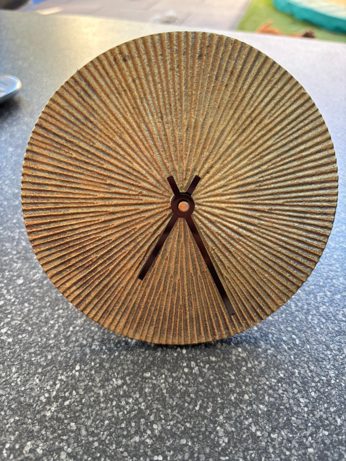Nieuwe tafelklok van 15 cm, Huis en Inrichting, Woonaccessoires | Klokken, Nieuw, Tafelklok, Ophalen of Verzenden