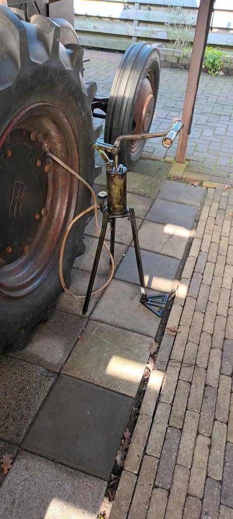 Oldtimer bandenpomp van oldtimergarage mancave reclame, Ophalen