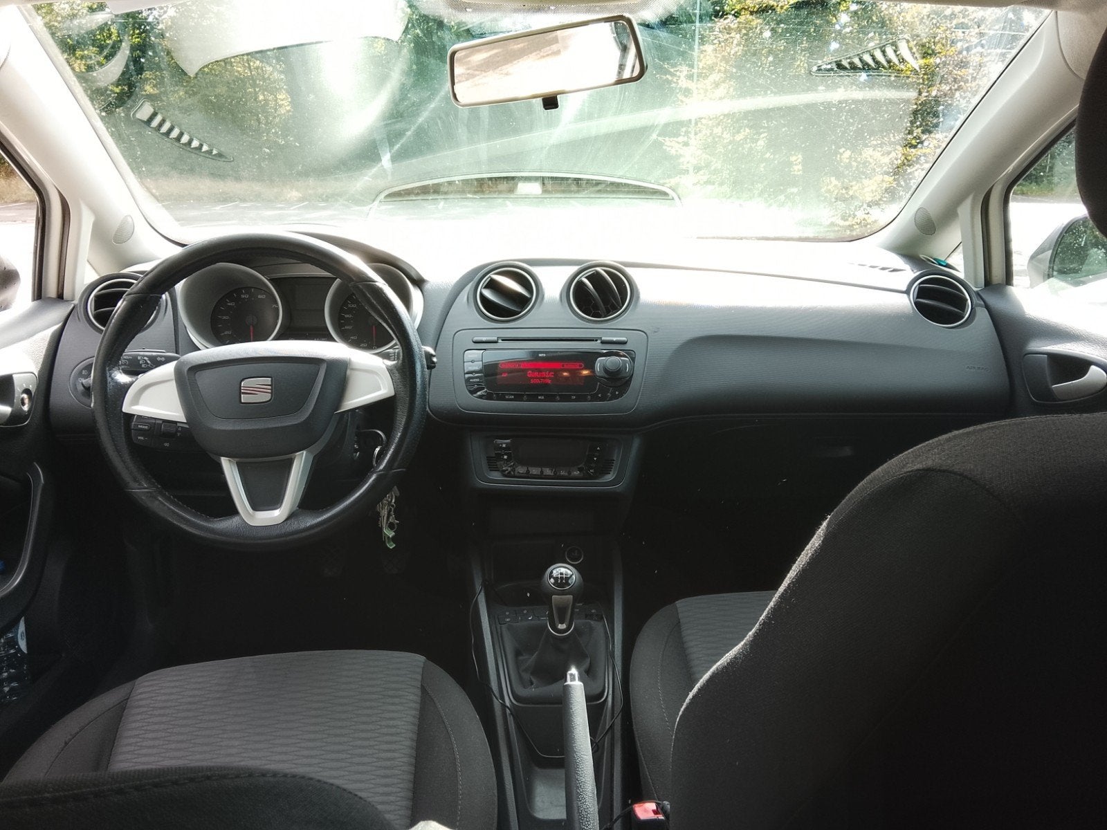 Seat Ibiza 1.4 63KW 2010 Wit, Auto's, Seat, Voorwielaandrijving, 40 €/maand, 4 cilinders, Handgeschakeld