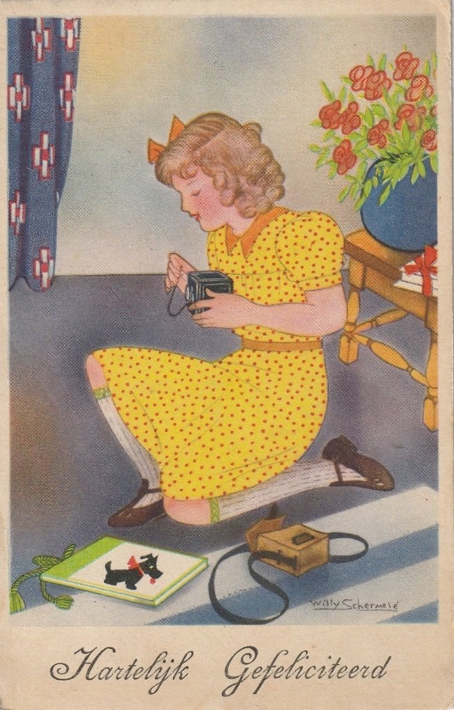 MEISJE FOTOTOESTEL TEKN WILLY SCHERMELE UIT 1947 KAART KO158, Ophalen of Verzenden, 1940 tot 1960, Gelopen, Overige thema's