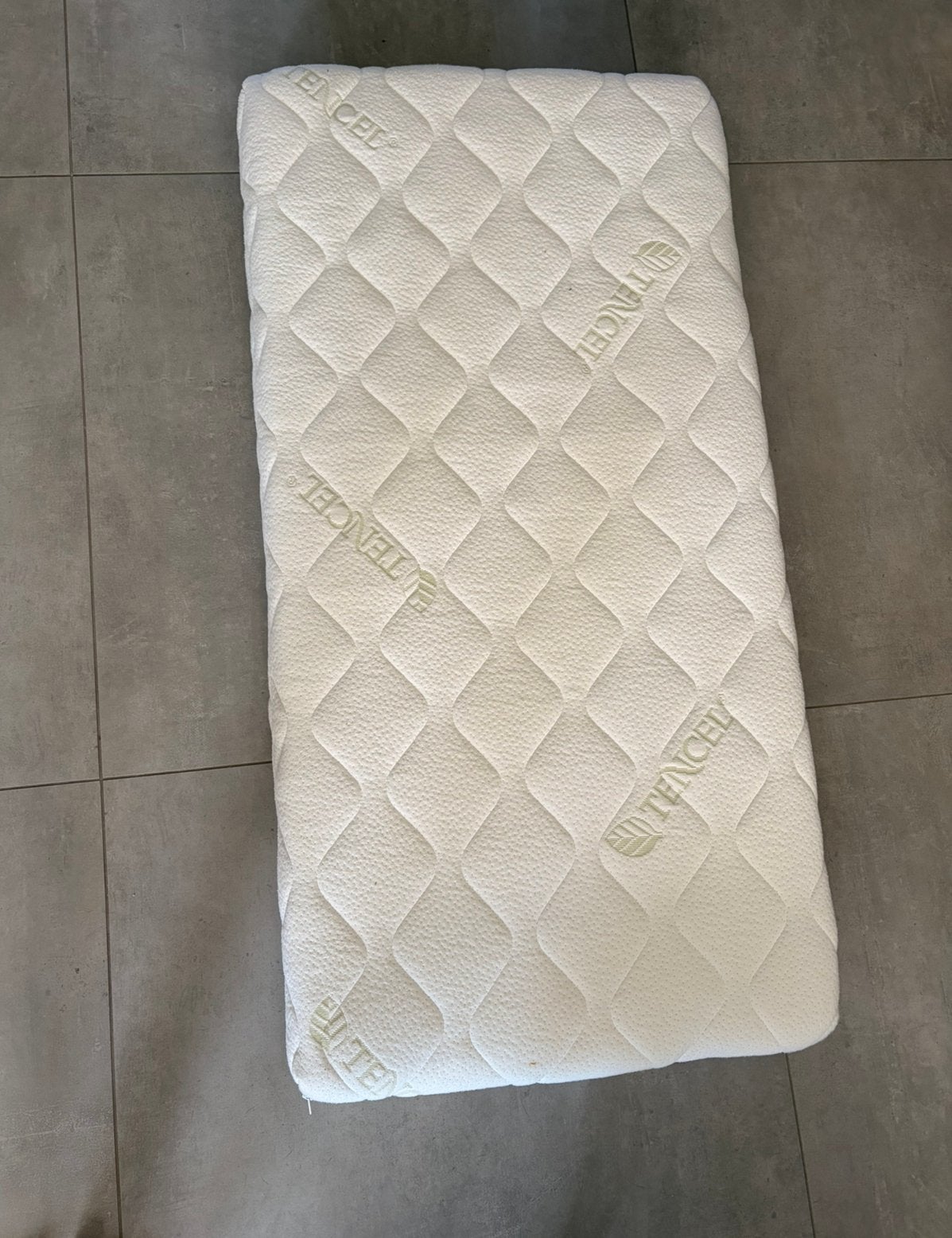 Ledikant matras inclusief earosafe topper en hoeslaken, Ophalen, Zo goed als nieuw, Ledikant