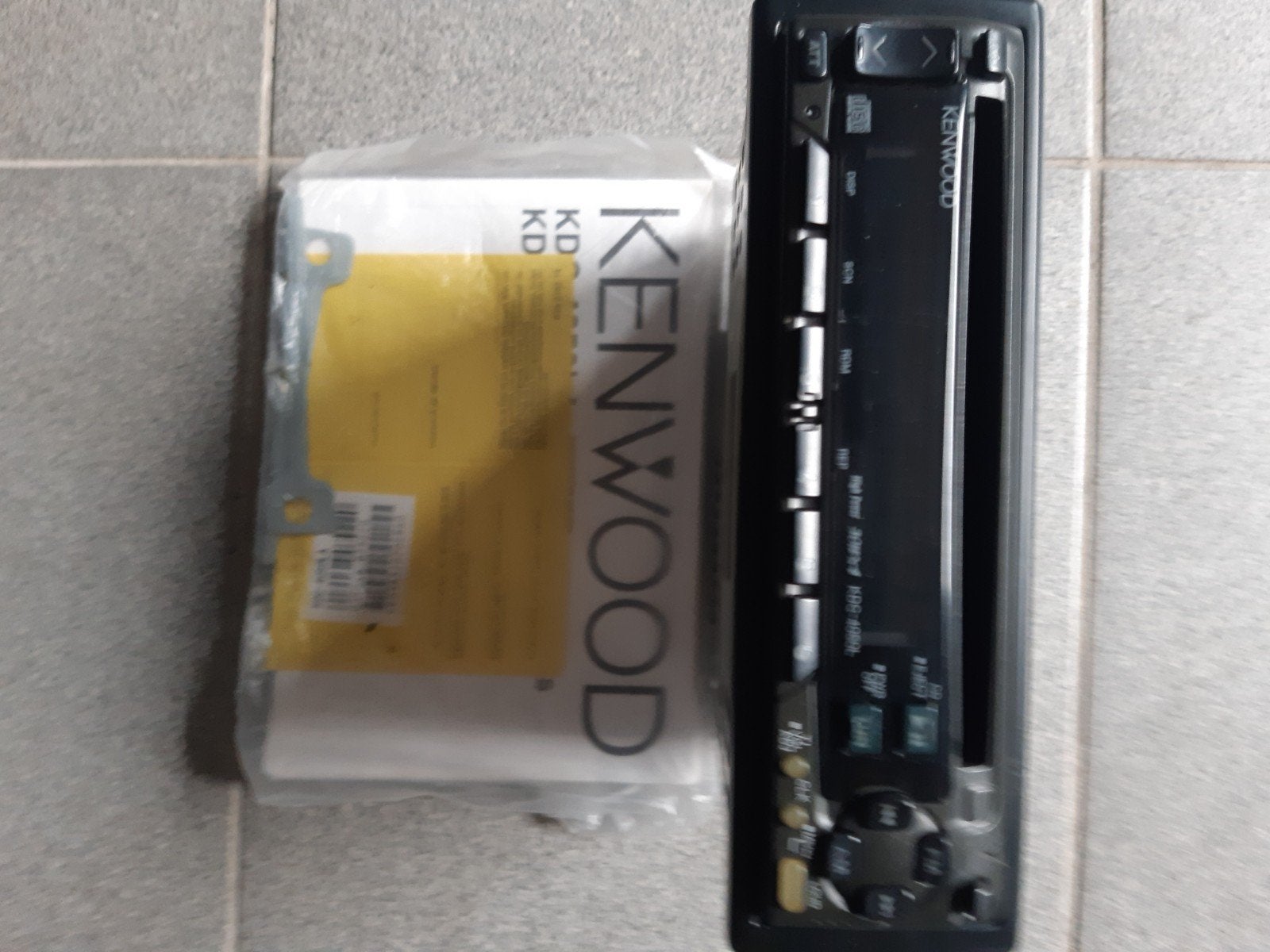 Kenwood Radio/CD-speler met slede en boekje, Ophalen