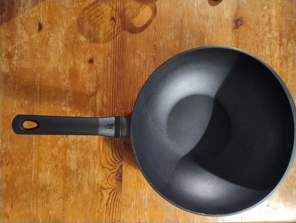 BK Wokarang easy induction keramische wokpan 30cm, Aluminium, Ophalen of Verzenden, Zo goed als nieuw, Keramische plaat