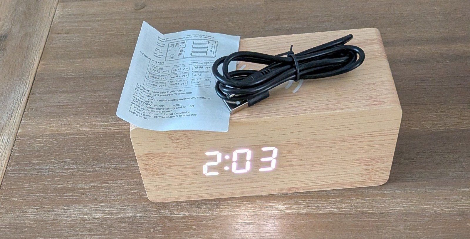 Nieuwe klok met oplaad punt voor telefoon., Huis en Inrichting, Ophalen, Nieuw, Digitaal, Wekker