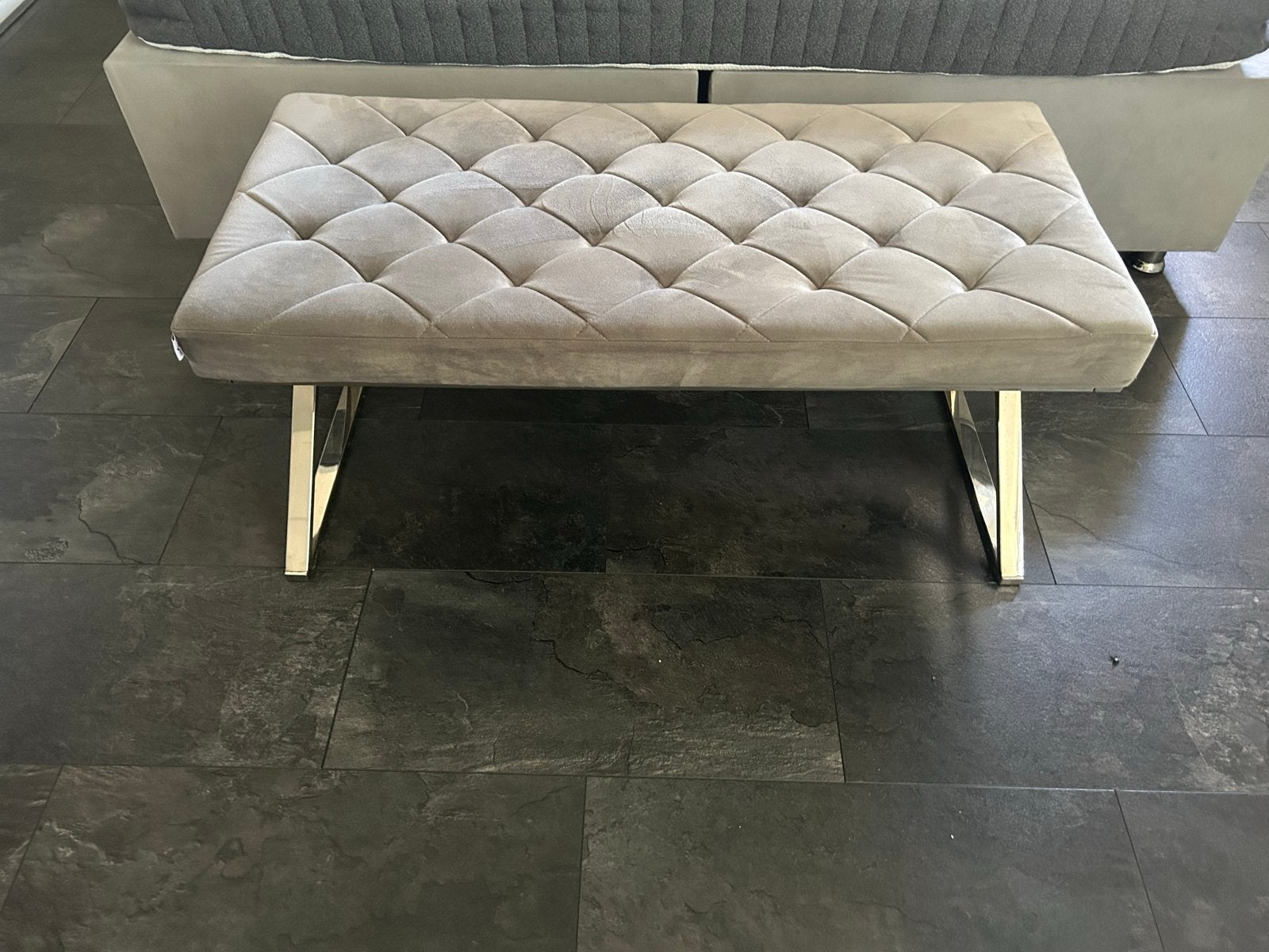 Luxe Grijze Fluweel Bench met Chromen Onderstel, Huis en Inrichting, Stoelen, Ophalen, Gebruikt, Metaal, Eén