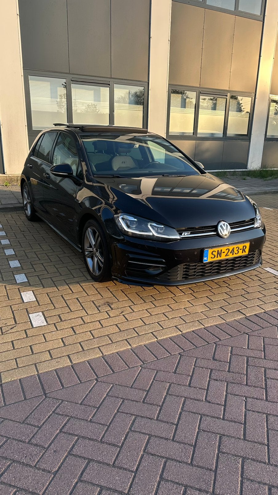 Volkswagen Golf 1.5 TSI 150pk 7-DSG 2018 R-Line|Pano|Virtual, Auto's, 1498 cc, 4 cilinders, Alcantara, Zwart