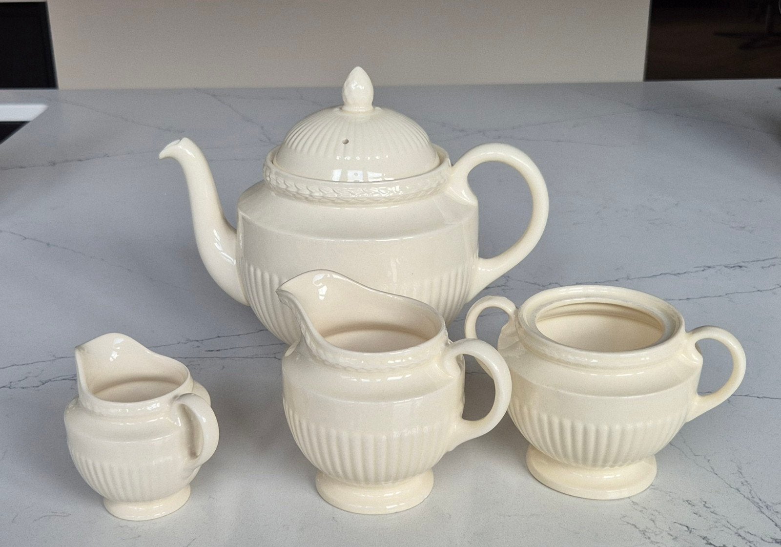 Wedgwood servies: theepot, koffiepotje, melkkannen, Gebruikt, Ophalen of Verzenden, Theepot, Wedgwood