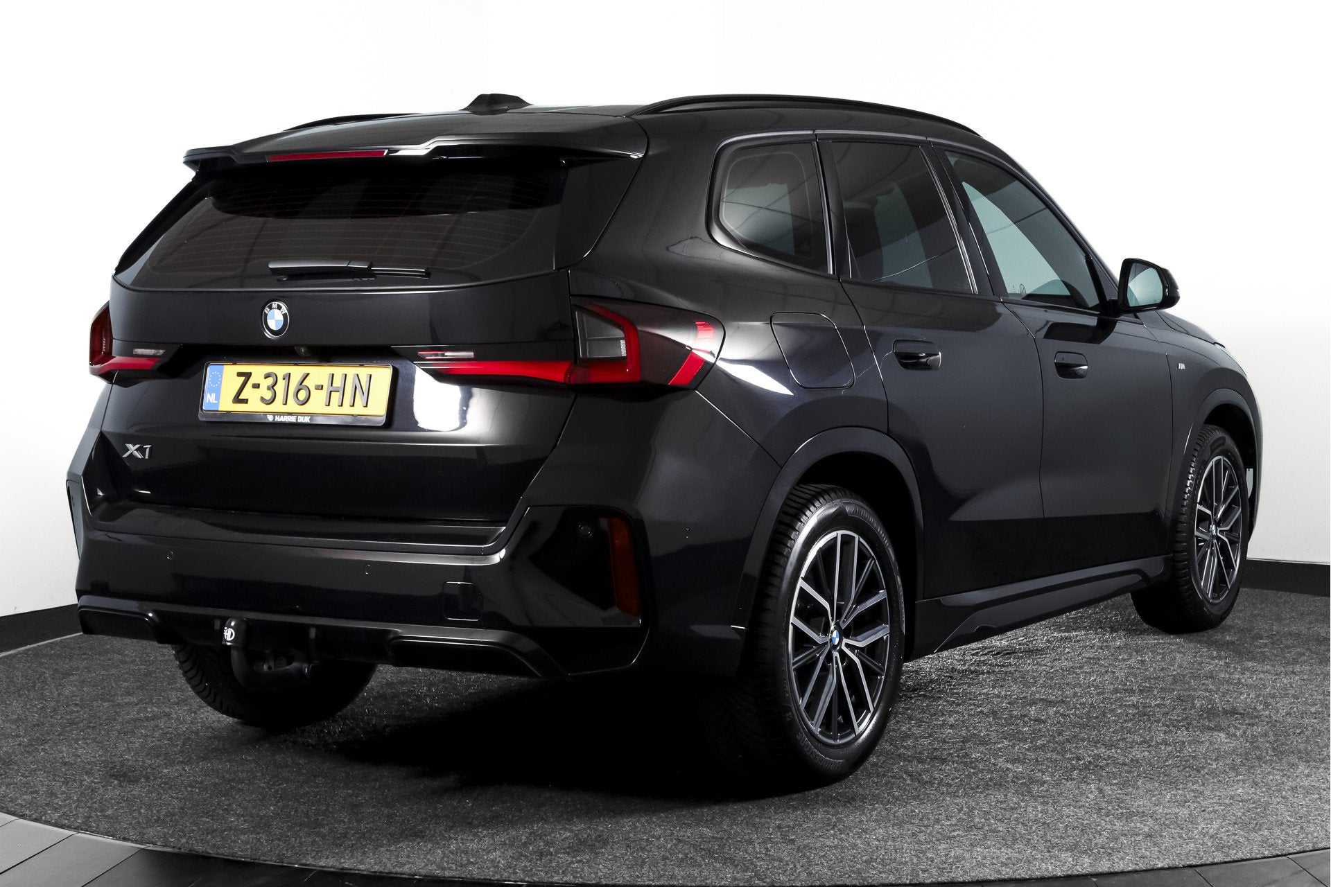 BMW X1 sDrive18i 136 PK | M-Sport | Afn. Trekhaak | Dig. Coc, Auto's, 136 pk, Gebruikt, Euro 6, Zwart