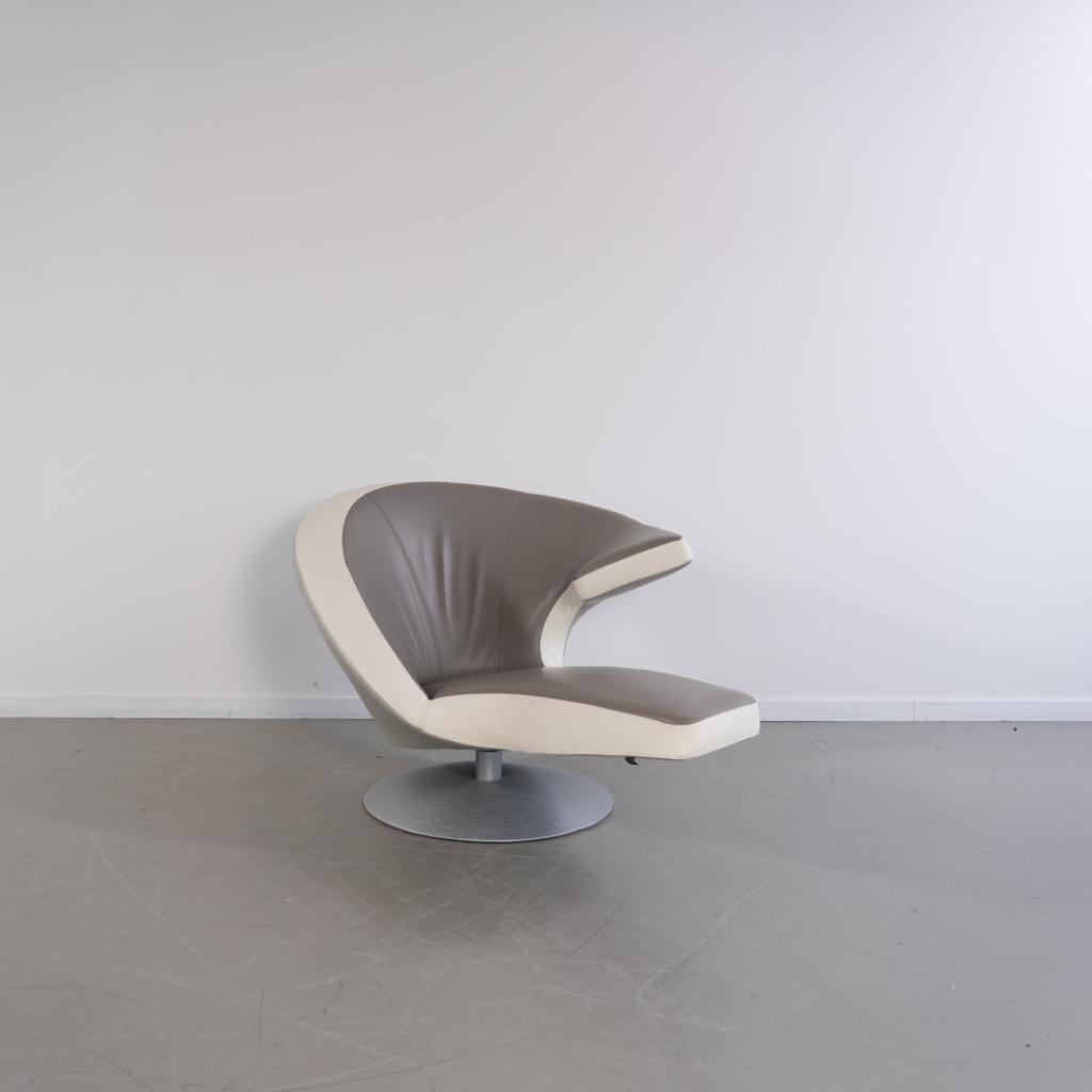 1x Leolux Parabolica Fauteuil Grijs/Wit Leer - Aluminium