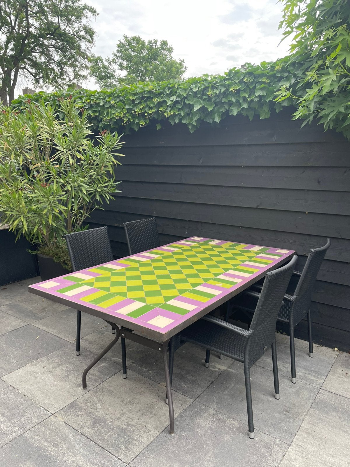 Tuintafel met kleurrijk ingelegd tegelblad, Ophalen, Gebruikt, Rechthoekig, Metaal