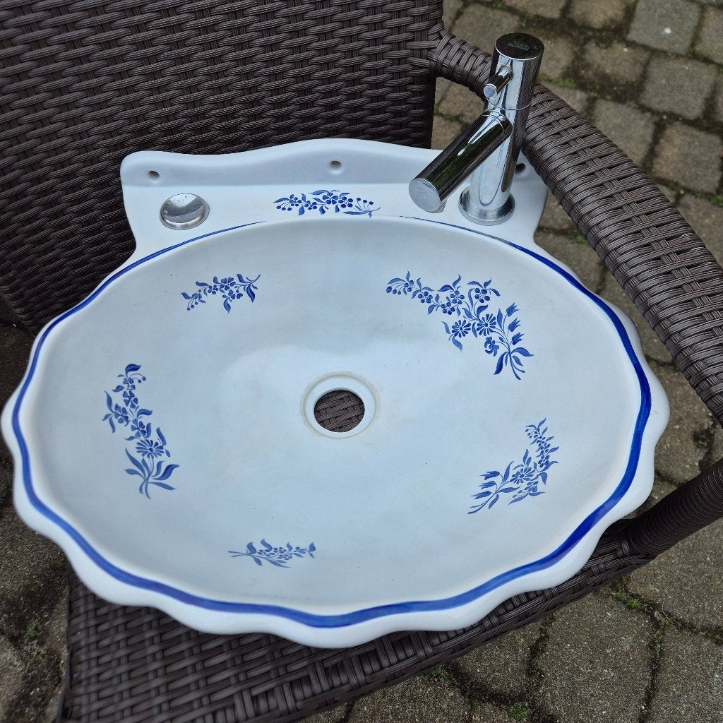 Frans fonteintje blauw bloemen decor en bies, schelpvorm, Antiek en Kunst, Ophalen
