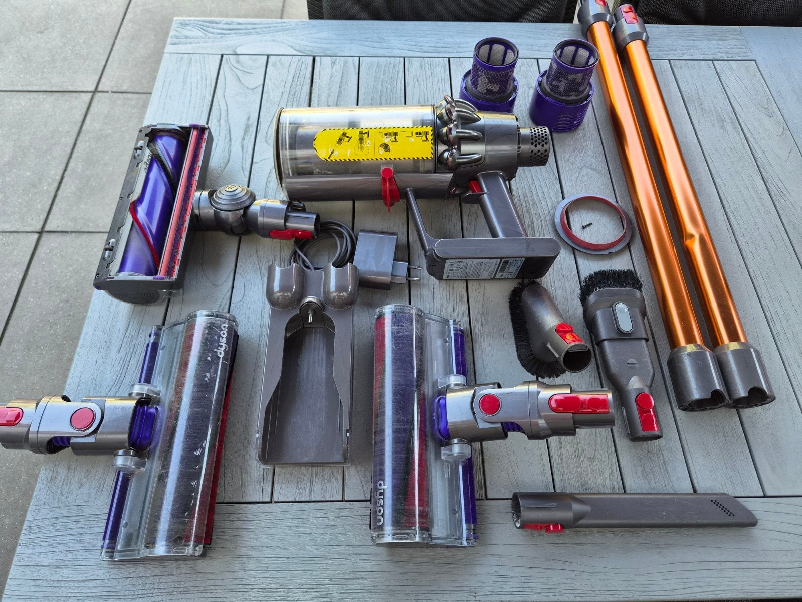 Dyson V10 voor onderdelen of reparatie (stekkertje los), Ophalen of Verzenden, Gebruikt