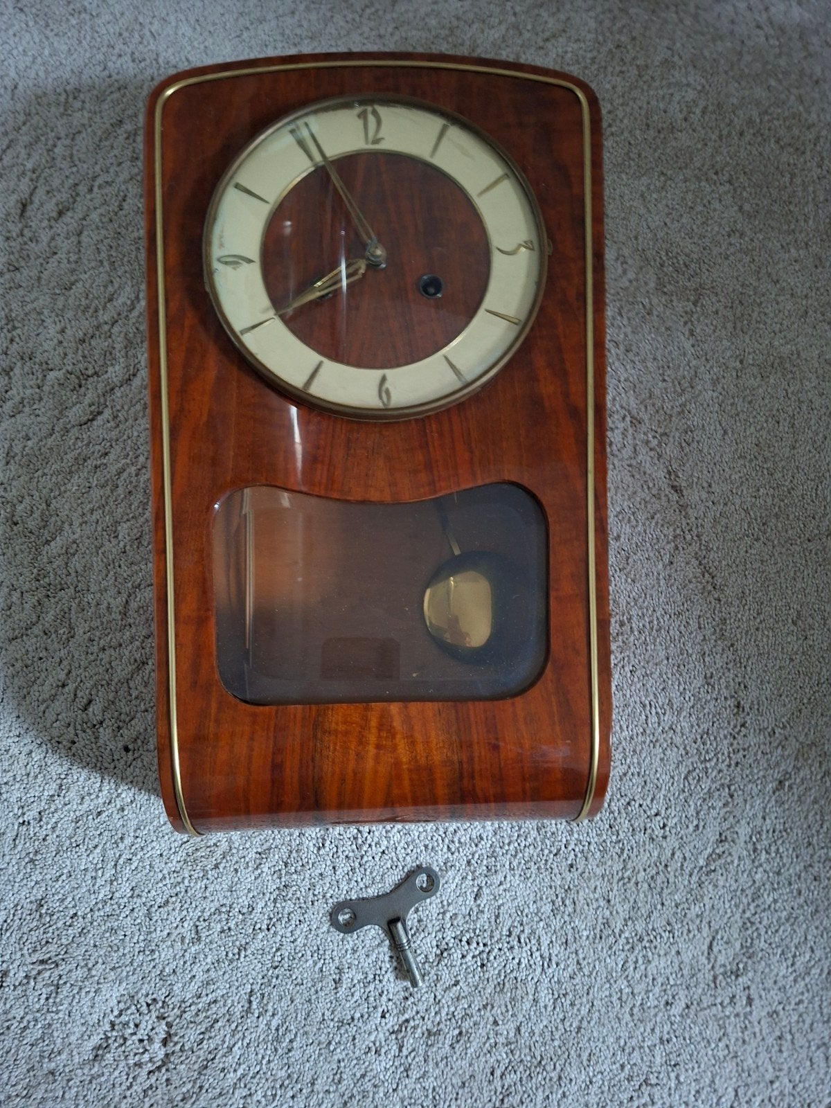 Vintage wandklok met slinger en sleutel, Ophalen