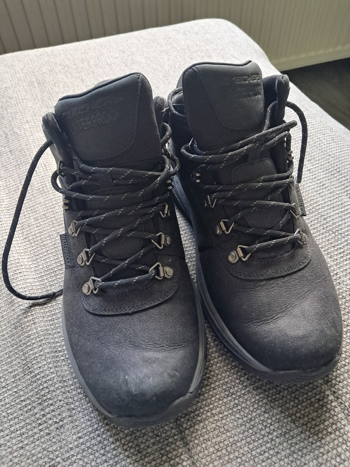 skechers zwart hoog model, Zwart, Overige typen, Ophalen of Verzenden, Zo goed als nieuw