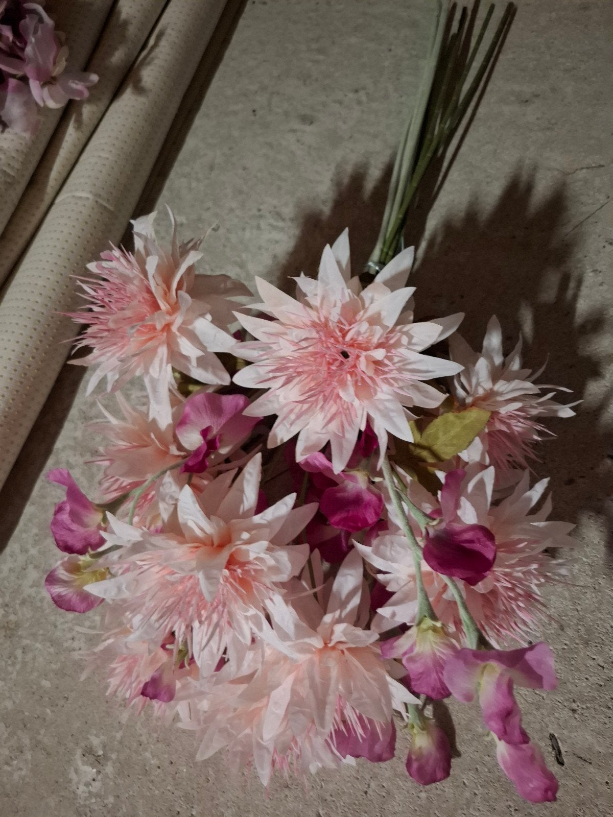 Prachtig boeket kunstbloemen in roze en paarse tinten, Binnen, Roze, Nieuw, Ophalen of Verzenden