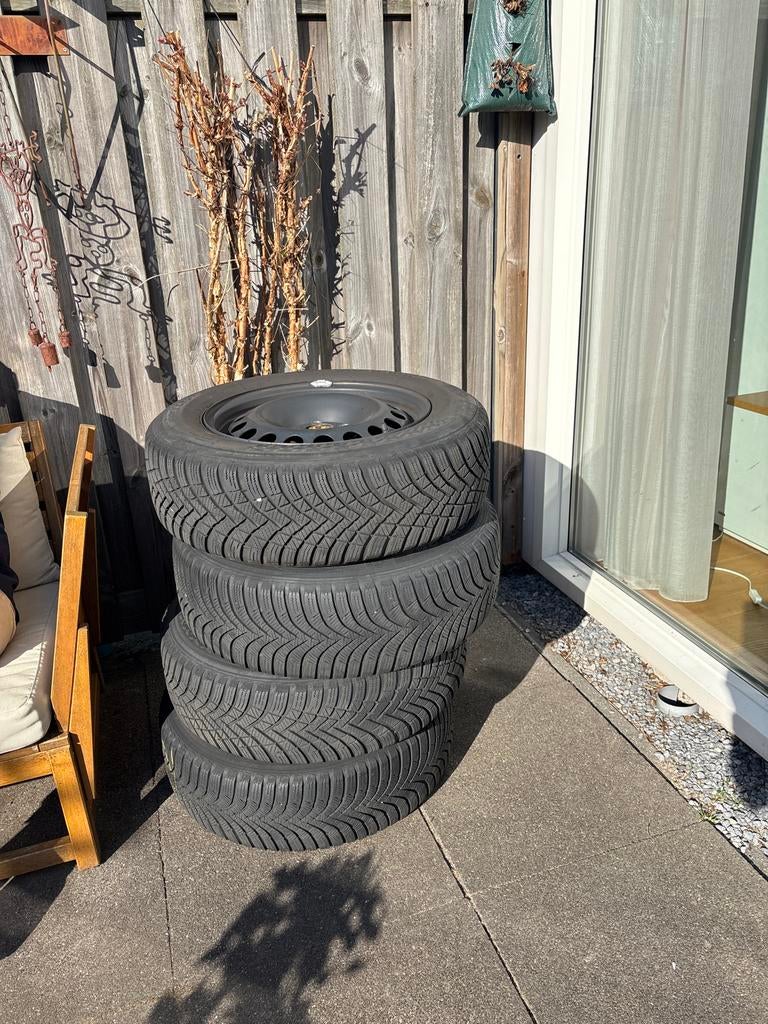 Set van 4 Hankook Winter I*cept RS3 winterbanden op velg, Auto diversen, Ophalen of Verzenden, Gebruikt