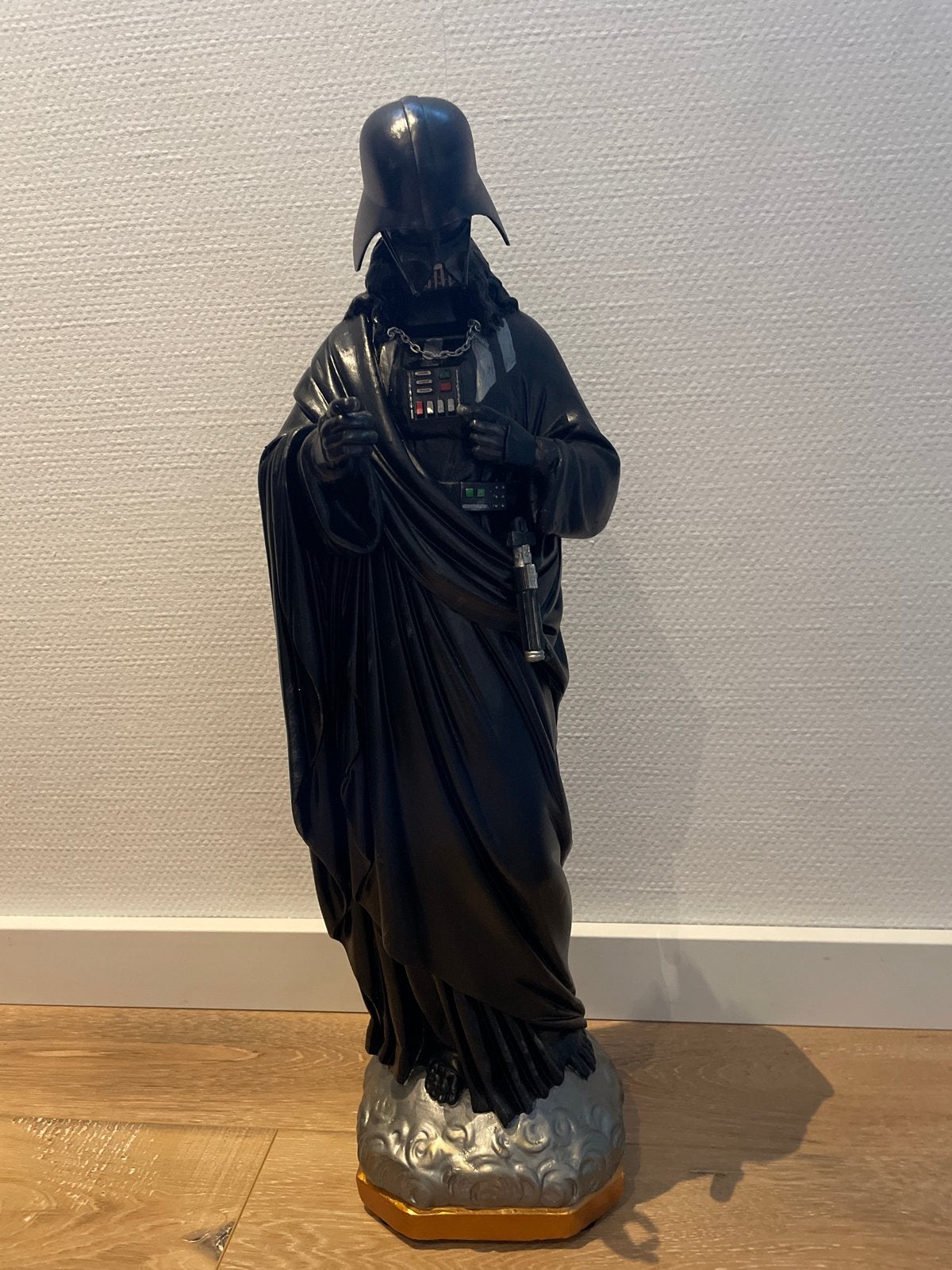 Uniek bewerkt gipsen beeld - Darth Vader Jezus, Antiek en Kunst, Overige onderwerpen, Gips, Handgemaakt, Zwart