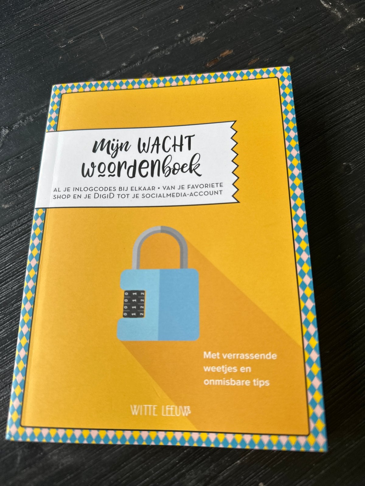 Mijn Wachtwoordenboek - Witte Leeuw - Nieuwstaat, Ophalen of Verzenden, Zo goed als nieuw, Nederland