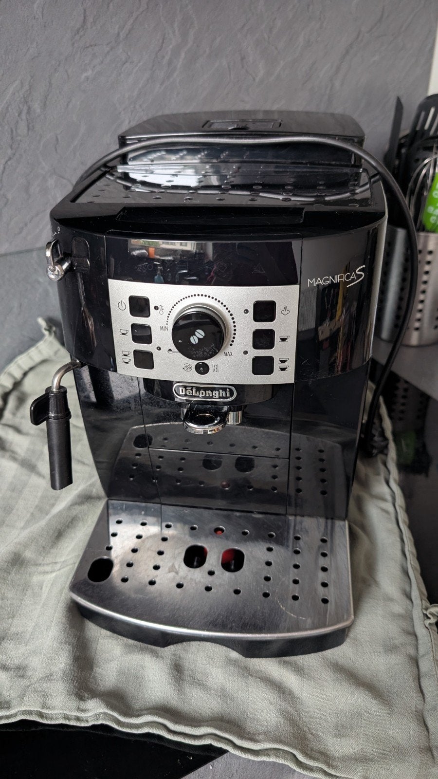 De'Longhi Magnifica S volautomatische espressomachine, Witgoed en Apparatuur, Koffiezetapparaten, Ophalen, Gebruikt, Espresso apparaat
