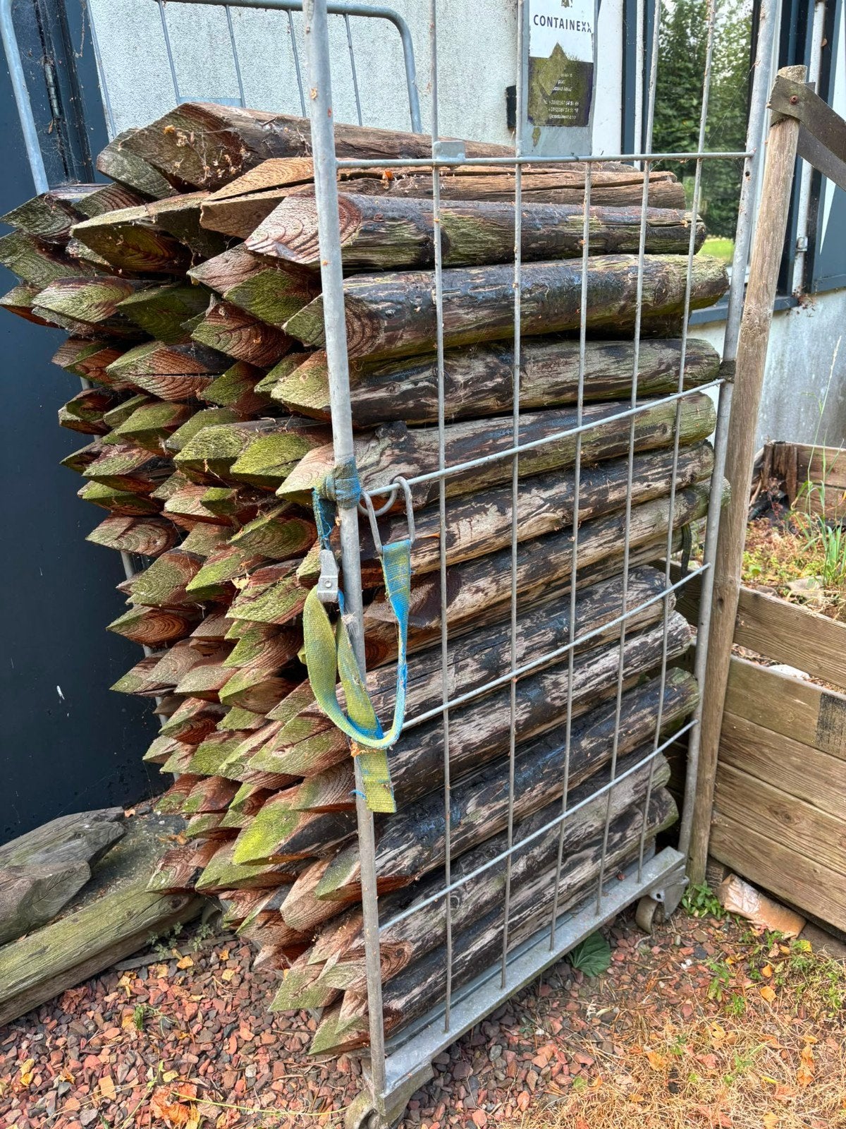 Ouderwets behandelde boompalen 8,5 x 80cm gepunt! €0,40, NVT, NVT, IJzer, Ophalen