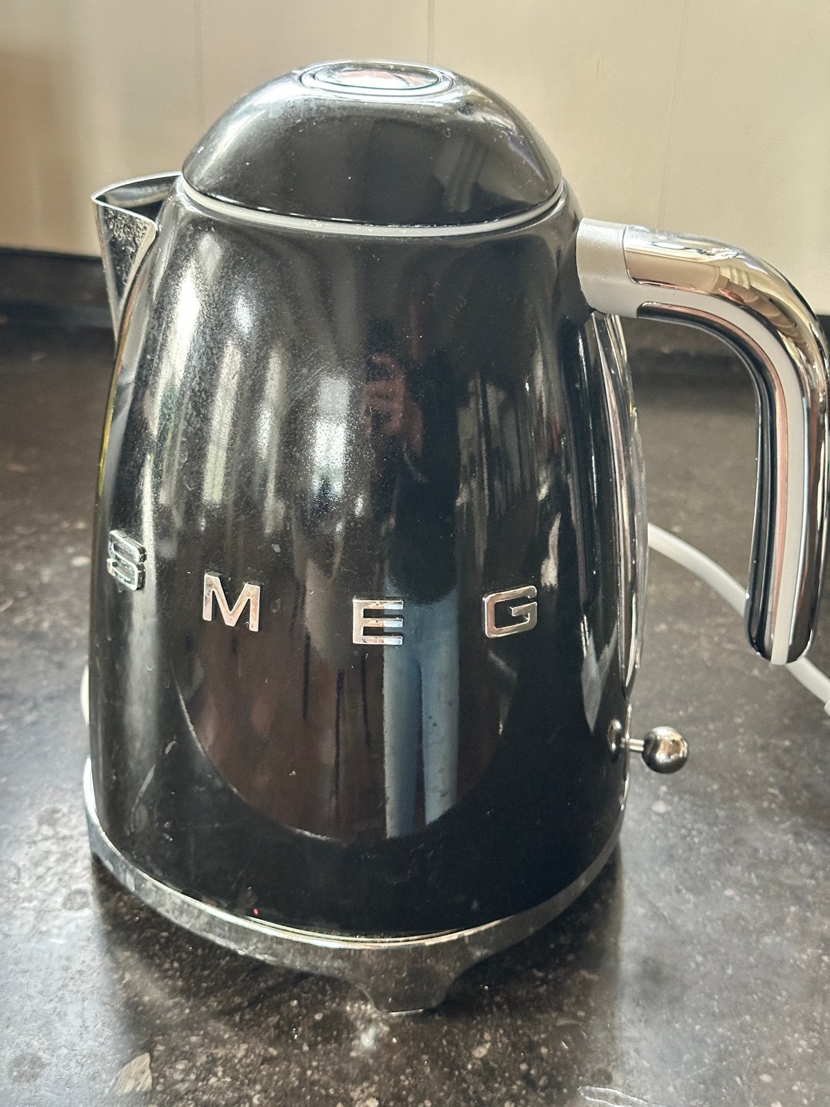 Smeg waterkoker - Zwart, stijlvol en functioneel, Witgoed en Apparatuur, 1 tot 2 liter, Ophalen of Verzenden, Zo goed als nieuw