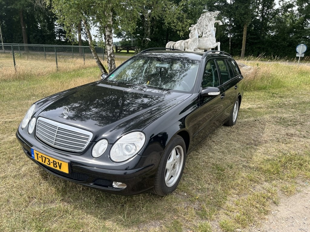 Mercedes-Benz E-Klasse Combi 240 Avantgarde (bj 2004), Auto's, Achterwielaandrijving, Gebruikt, 2597 cc, Zwart