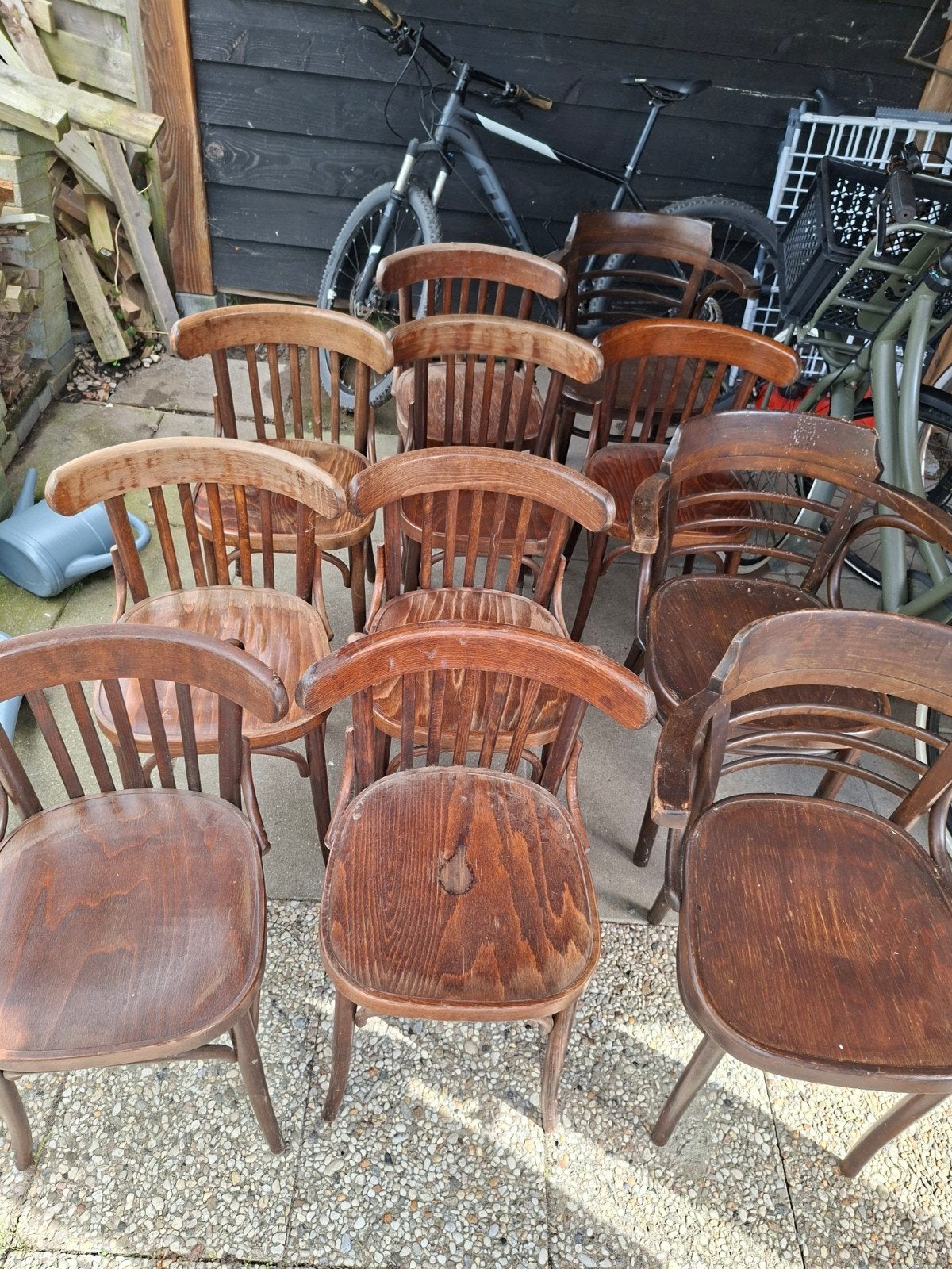 Gratis 11 gebruikte kroegstoeltjes, Huis en Inrichting, Stoelen, Ophalen, Gebruikt, Bruin, Vijf, Zes of meer stoelen