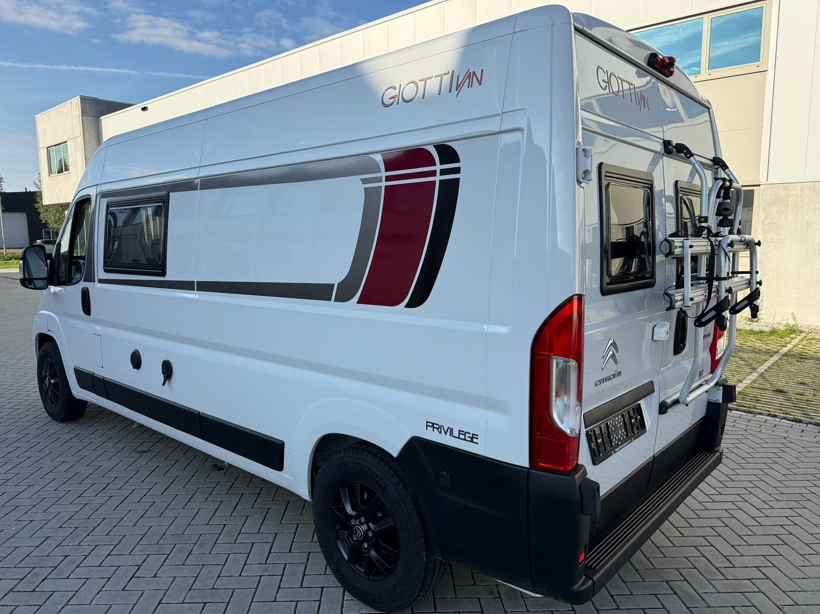 Rapido Giottivan 60T Privilege 11/2024 1eEig 9383km Nieuw, Koelkast, Buscamper of Camperbus, Ringverwarming, Startonderbreker