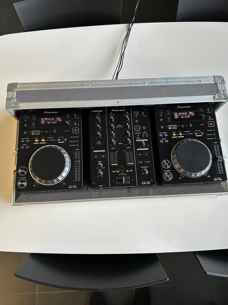 Pioneer cdj-300 2 stuks en djm-300 Flightcase, Muziek en Instrumenten, Dj-sets en Draaitafels, Ophalen, Zo goed als nieuw, Pioneer