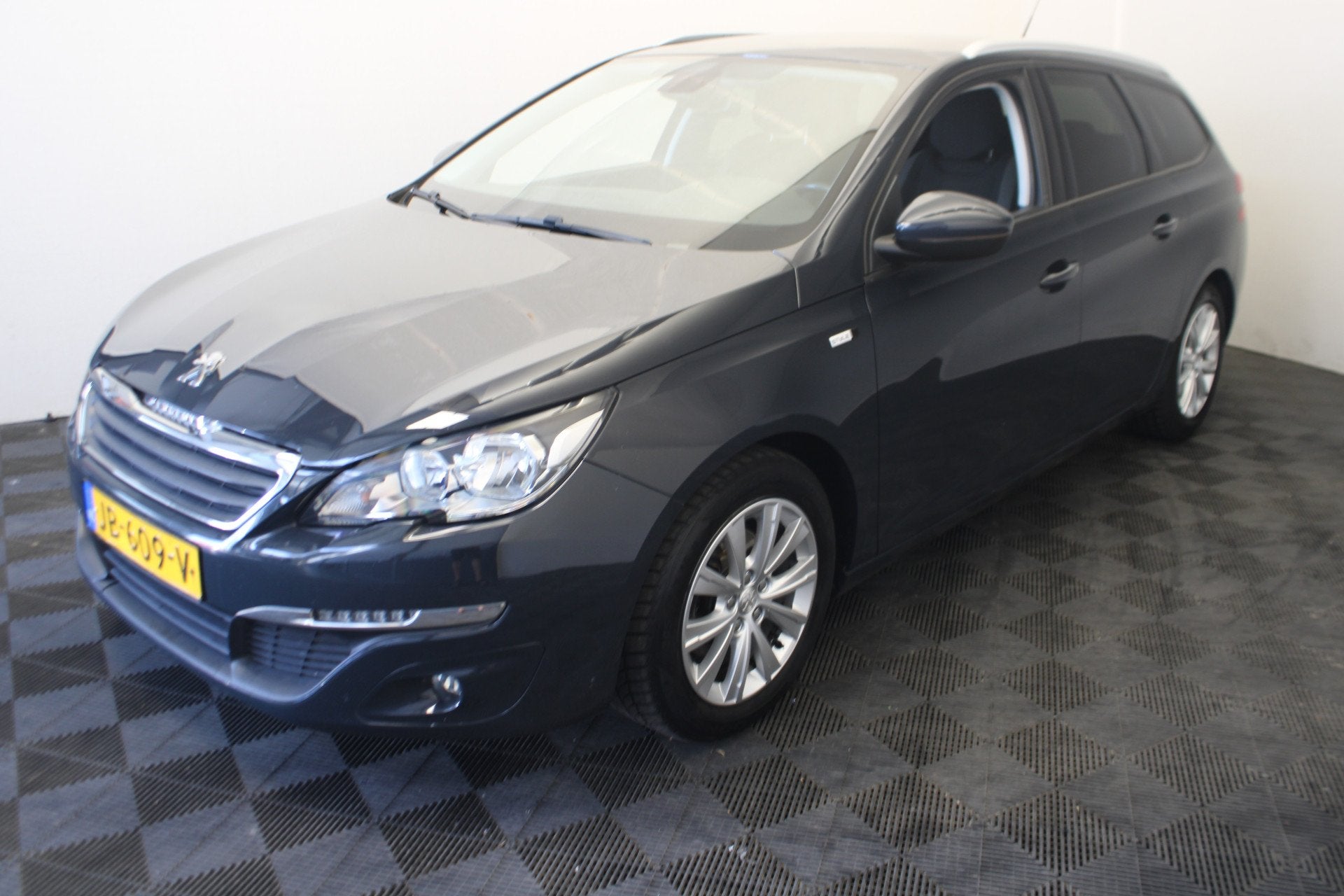 Peugeot 308 SW 1.2 PureTech Style (bj 2016, automaat), Auto's, Stof, 1199 cc, 635 kg, Origineel Nederlands