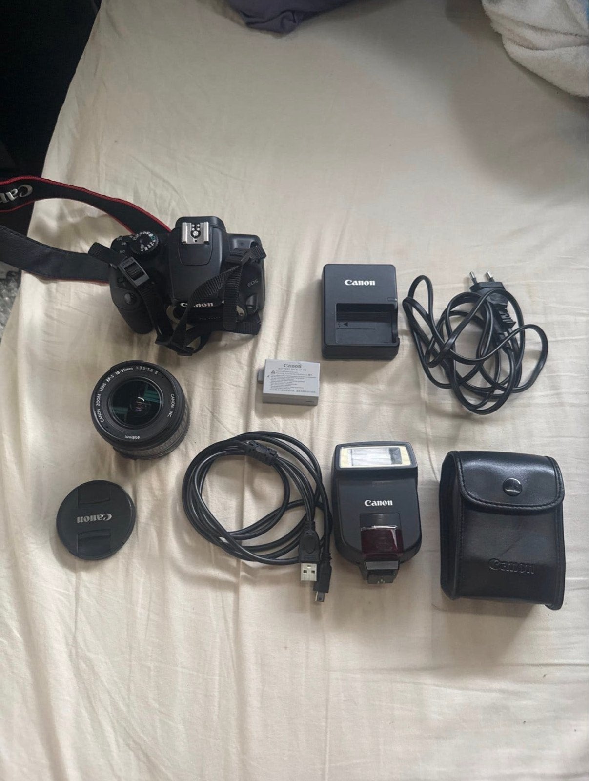Canon EOS 1000D Spiegelreflexcamera met accessoires, Audio, Tv en Foto, Fotocamera's Digitaal, Ingebouwde flitser, Gebruikt, Spiegelreflex