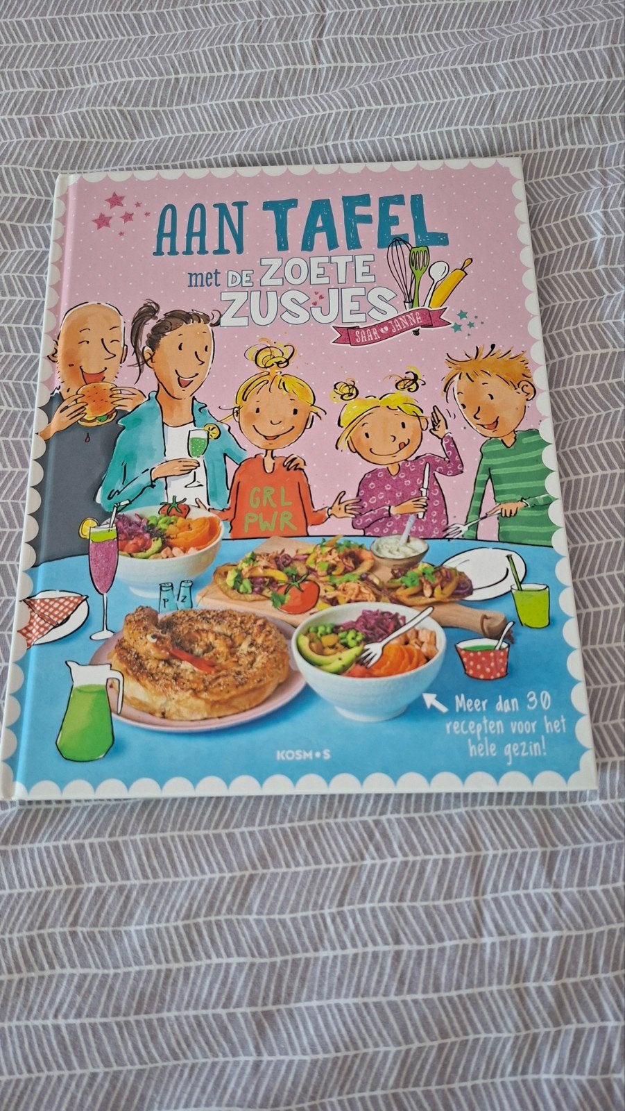 Aan Tafel met de Zoete Zusjes - Meer dan 30 recepten, Ophalen of Verzenden, Zo goed als nieuw, Saar en Janna, Voorgerechten en Soepen