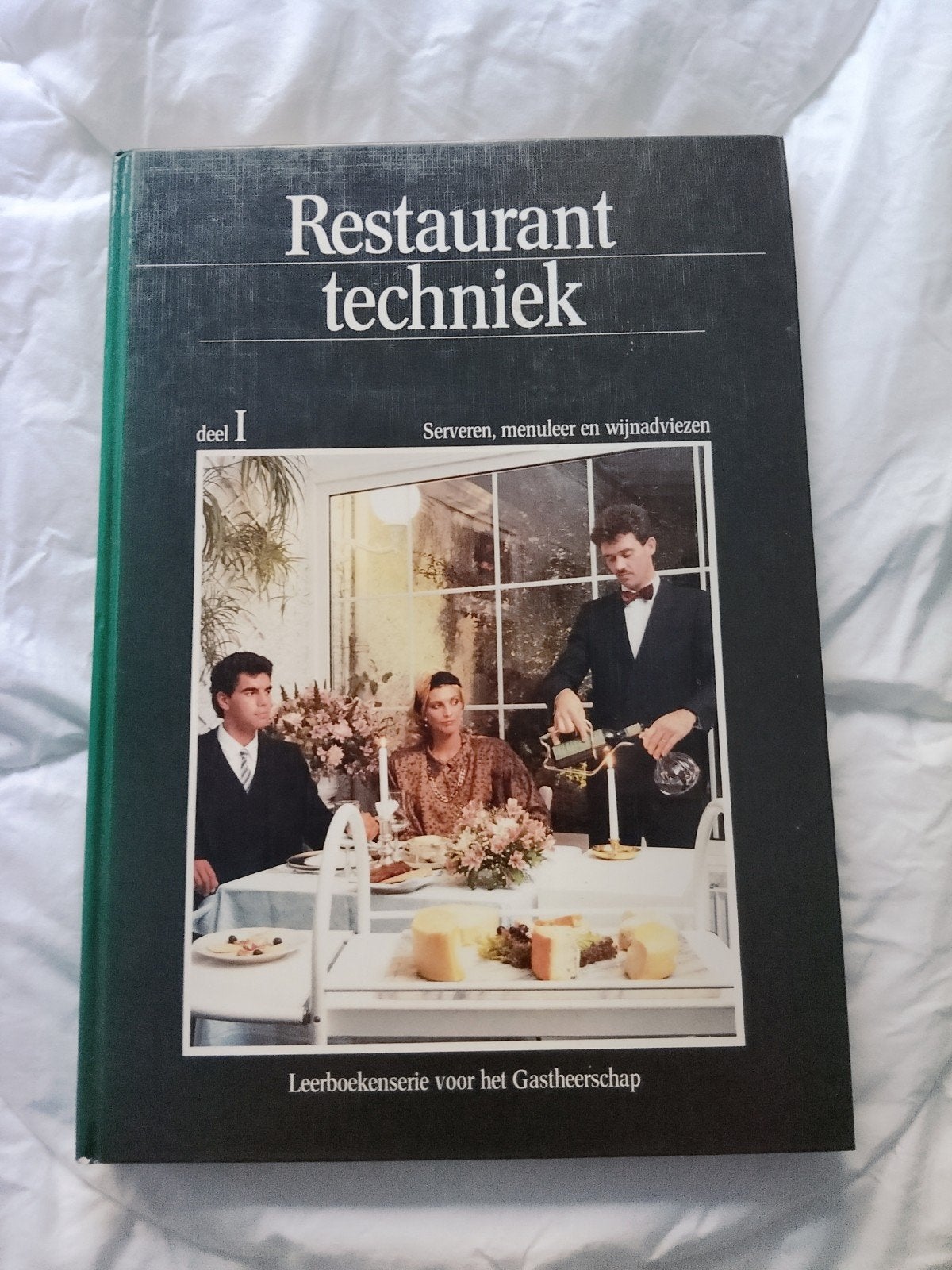 Restaurant Techniek deel I: Serveren, Menuleer en Wijnadvies, Boeken, Ophalen of Verzenden, Gelezen, MBO, Onbekend
