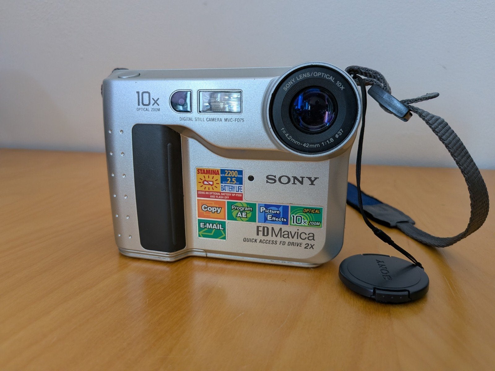 Sony Mavica MVC-FD75 Digitale Diskette Camera, Ingebouwde flitser, Gebruikt, Ophalen of Verzenden, Lensdop