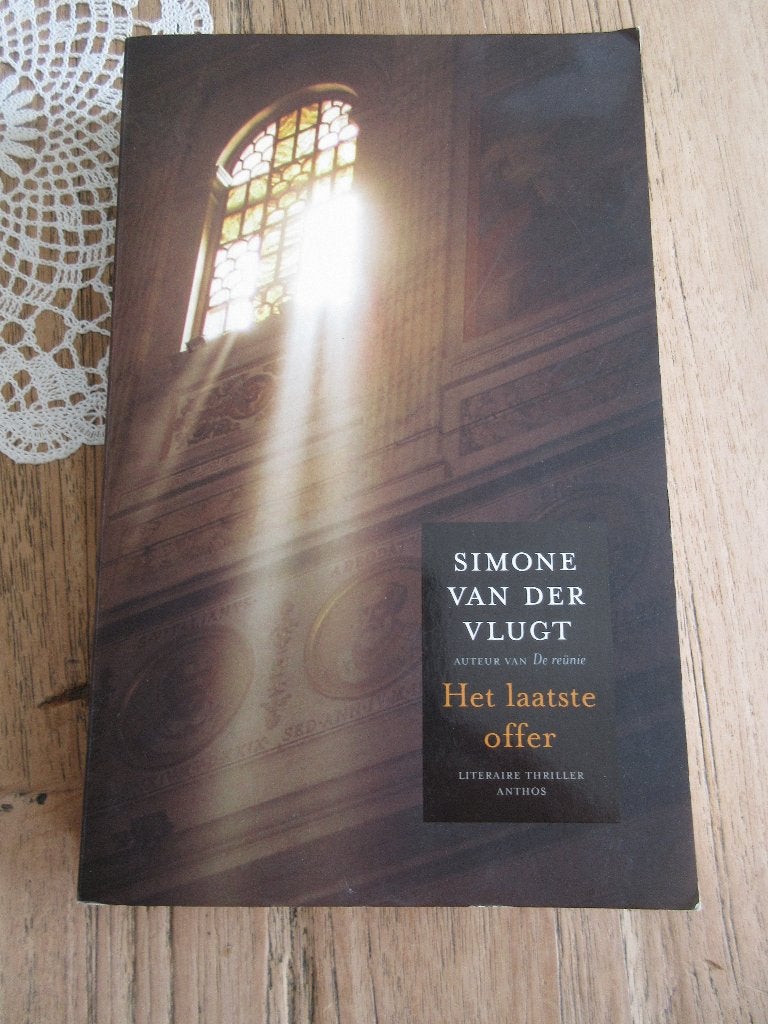 Het laatste offer. Simone van der Vlugt, Ophalen of Verzenden, Gelezen, Simone van der Vlugt