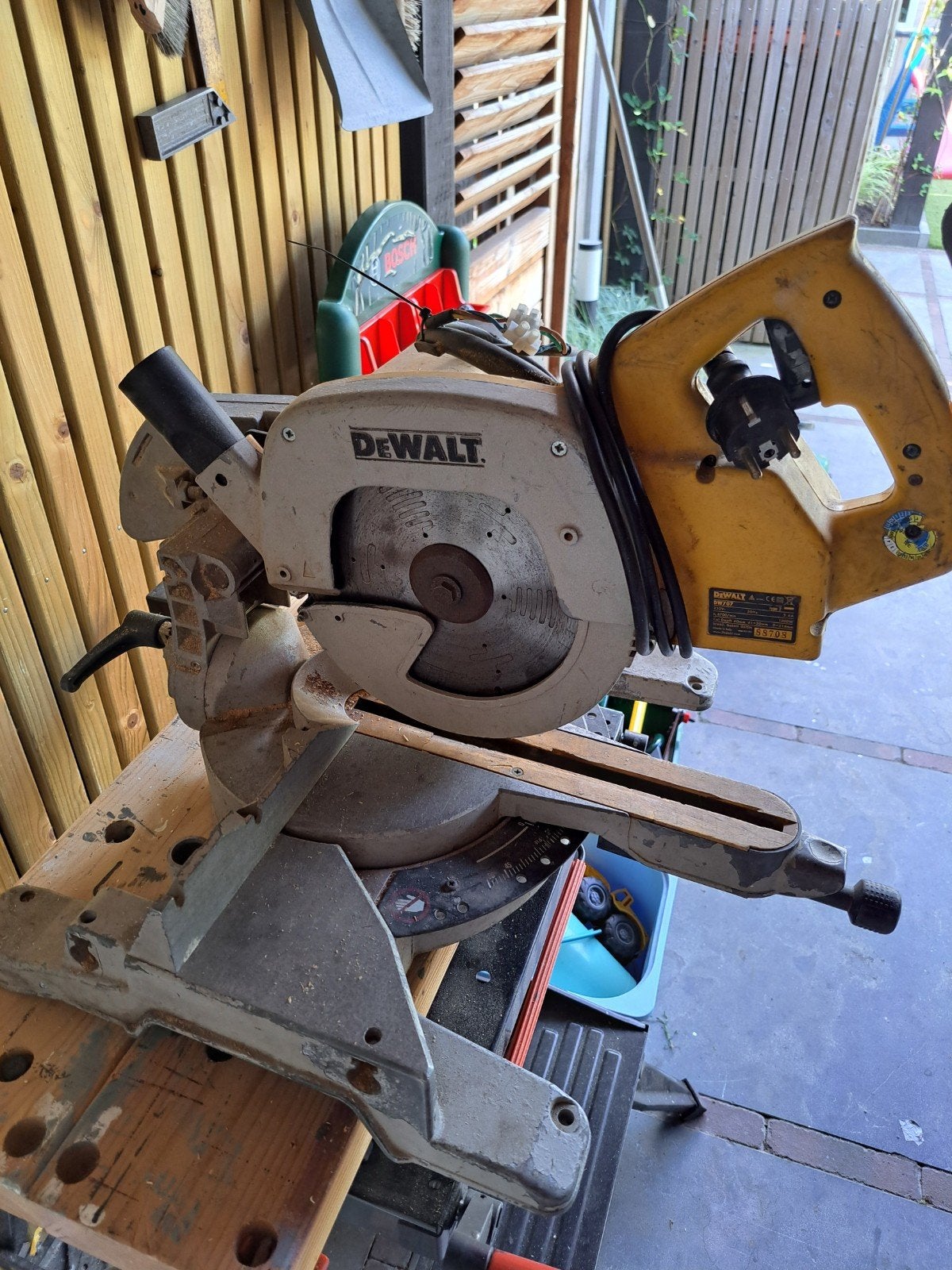DeWalt DW707 Afkortzaag - 1200W, 216mm zaagblad, Ophalen, Gebruikt, DeWalt, Afkortzaag
