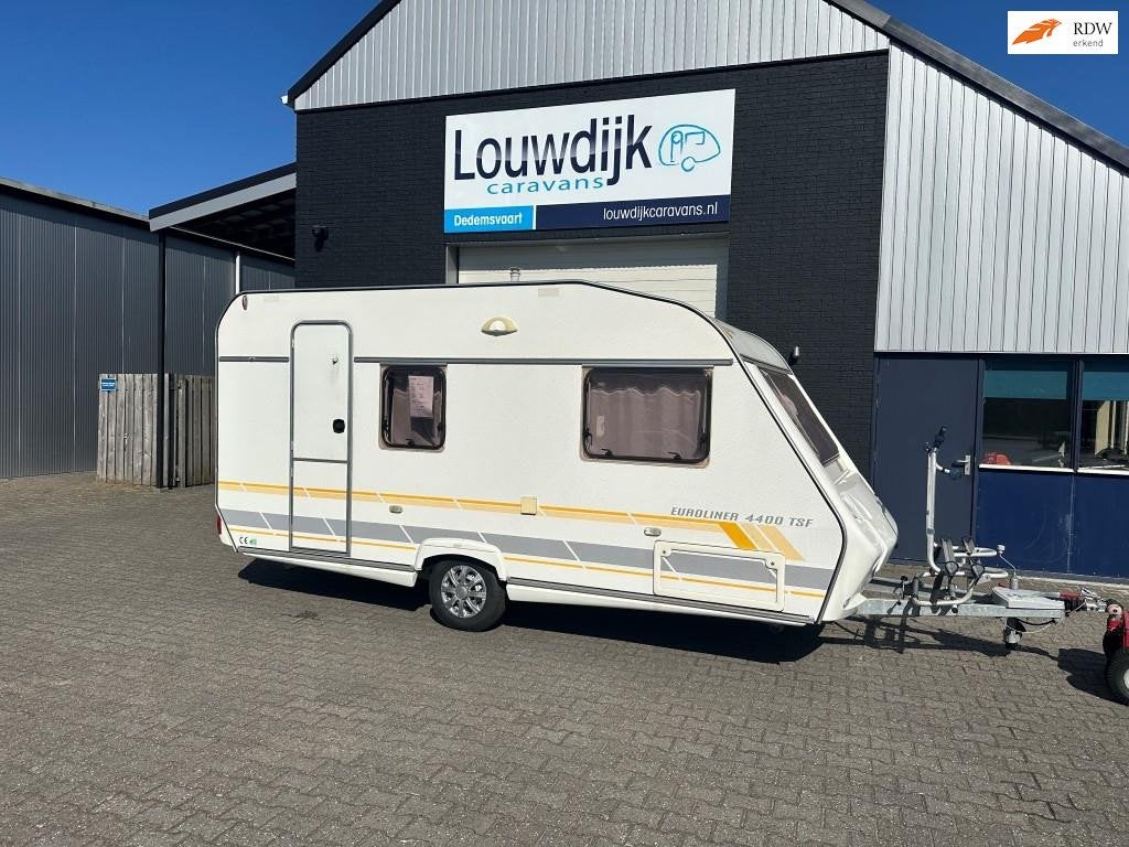 DELTA Euroliner 4400 TSF ’06 (Vastbed, Treinzit), Vast bed, Bedrijf, Louwdijk Caravans, 6 tot 7 meter