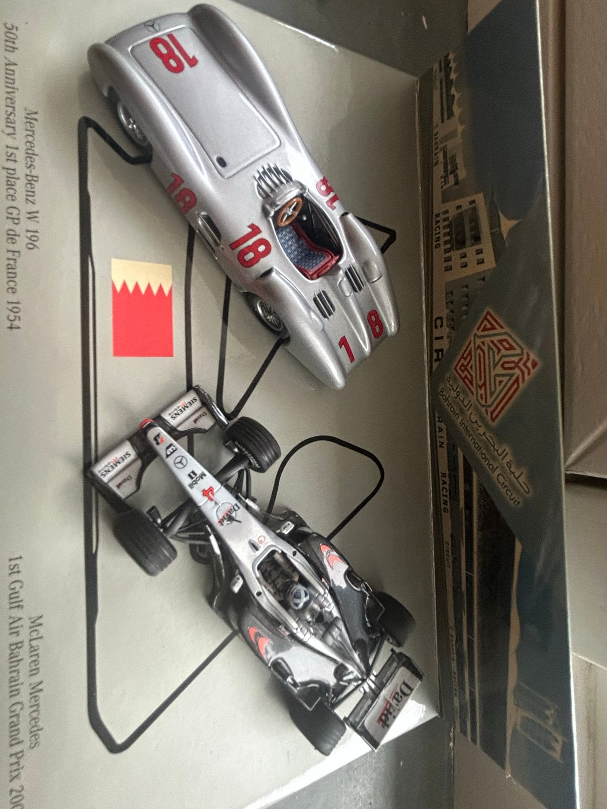 Mercedes-Benz W 196 & McLaren Mercedes F1 Modelauto's, Ophalen of Verzenden, Zo goed als nieuw, Overige typen, Overige merken