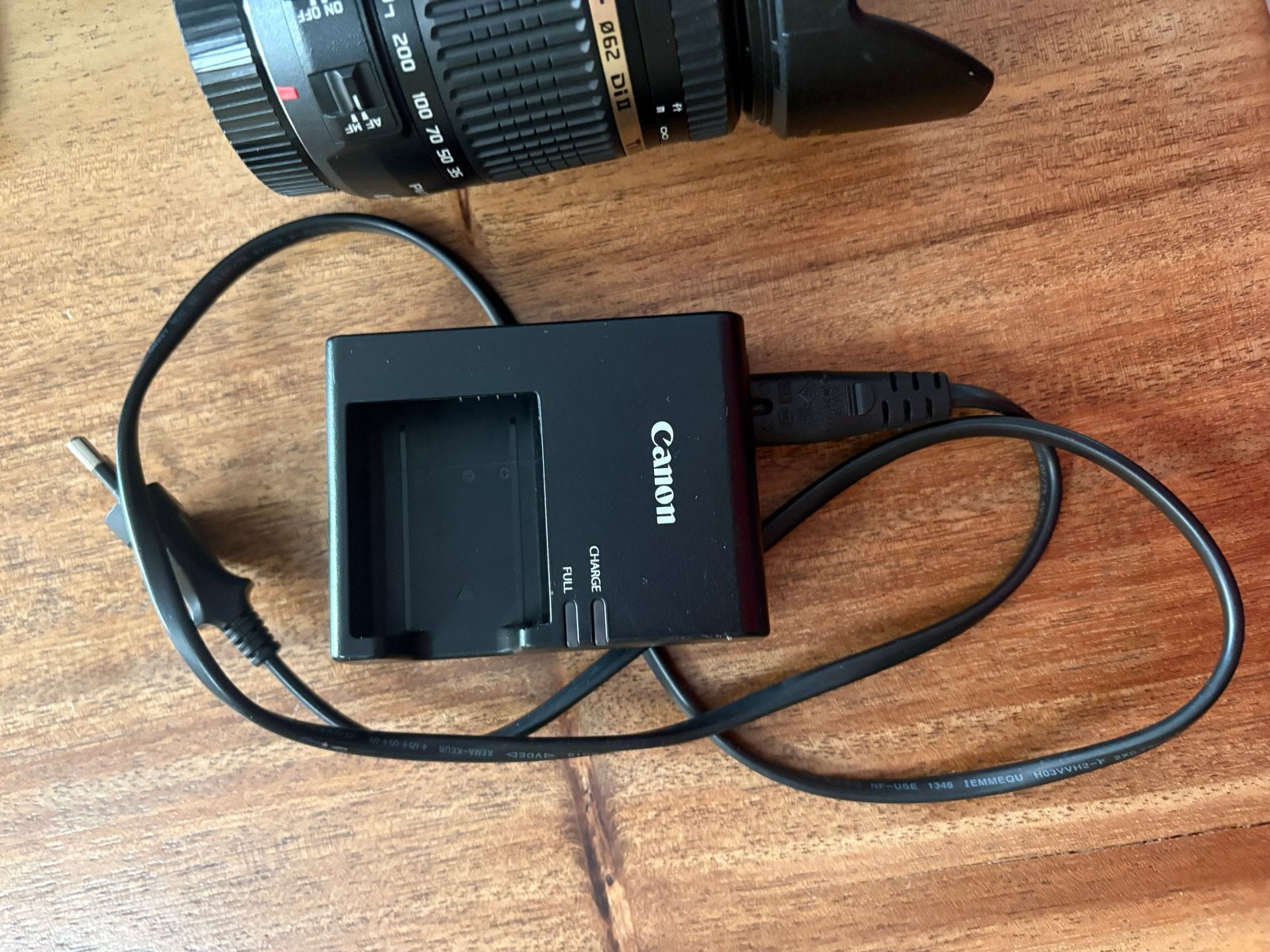 Canon EOS 1300D Spiegelreflexcamera met Tamron lens, Ophalen, Spiegelreflex, Canon, Zo goed als nieuw