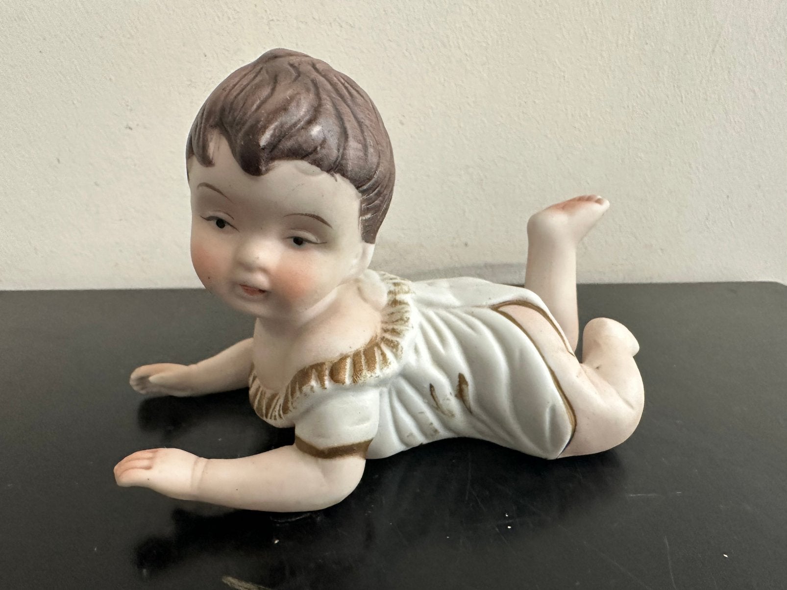 Oud baby beeld  porselein 15/10 cm, Verzamelen, Beelden en Beeldjes, Ophalen of Verzenden, Gebruikt, Mens