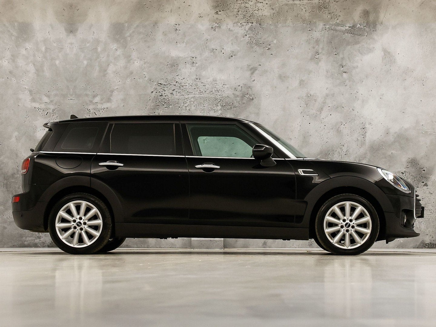 MINI Clubman 1.5 One Sport Automaat (FACELIFT, APPLE CARPLAY, Auto's, 1325 kg, Gebruikt, Leder en Stof, Zwart