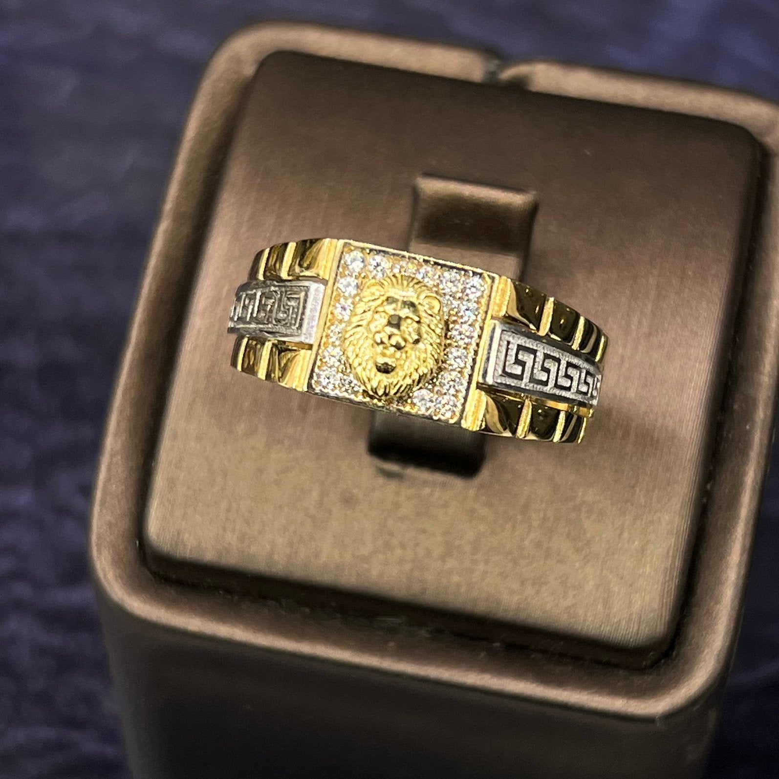 14 karaat gouden ring heren leeuw model, Ophalen of Verzenden, Nieuw, Goud, Heer